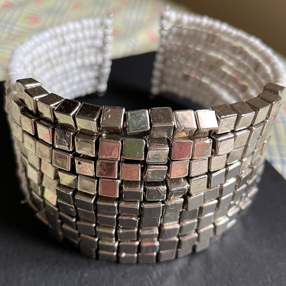 Beaded adjustable bracelet